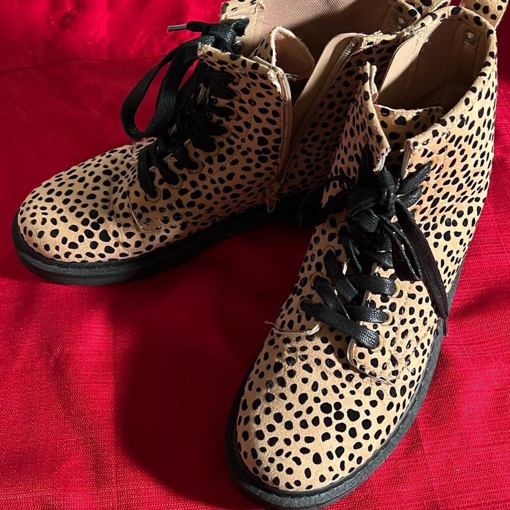 NWT Pierre Dumas Amora 1 Cheetah Combat Boot  Size 9  Heel=1"-SO COOL!!